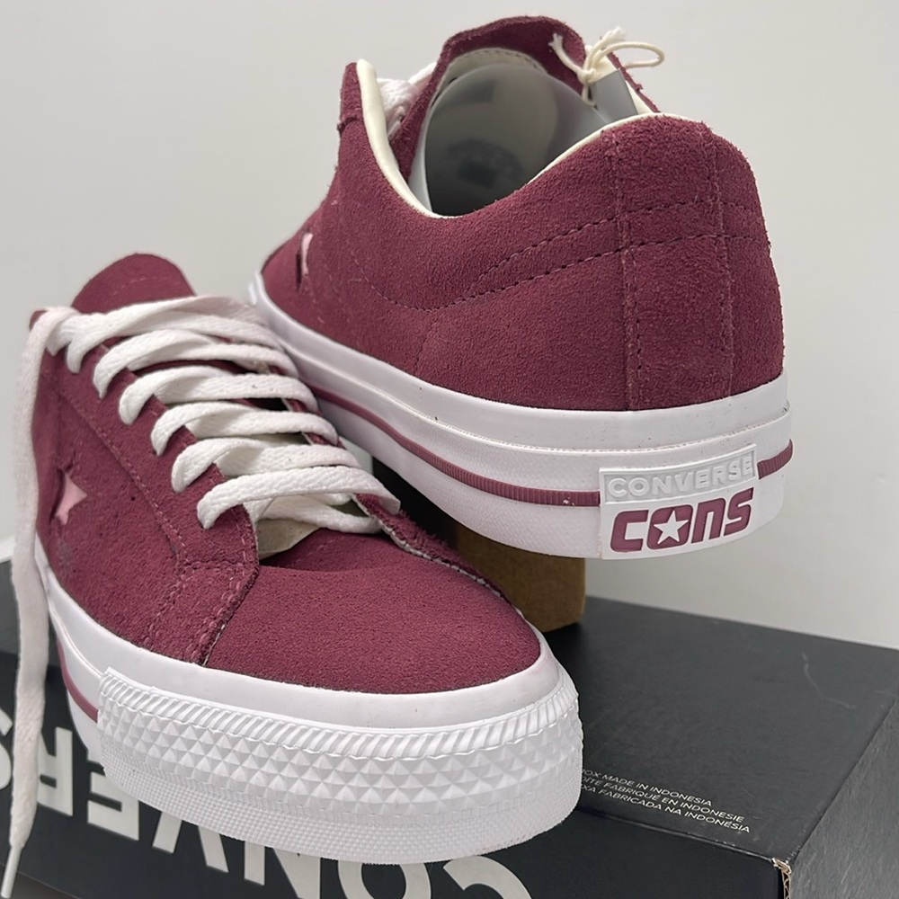 Converse Men’s Burgundy Sneakers with Star Detail
A11099C
ONE STAR PRO OX GREY/ - Picture 8 of 16